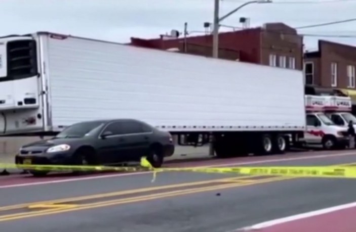 New York'ta 2 kamyonette 100 cenaze çıktı