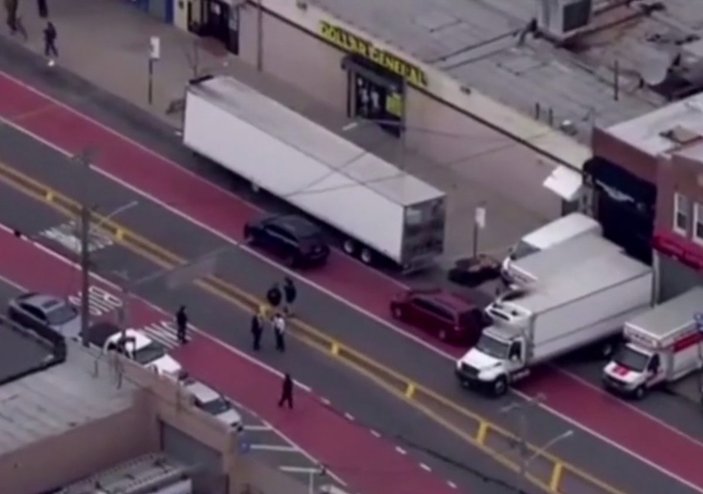 New York'ta 2 kamyonette 100 cenaze çıktı