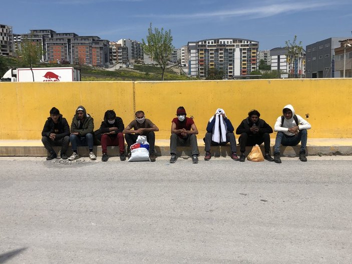 8 Pakistanlı, Balıkesir'den İstanbul'a yürürken yakalandı