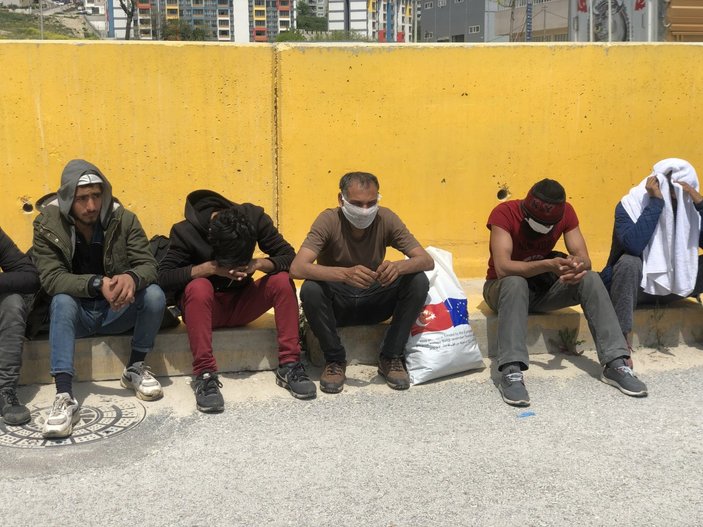 8 Pakistanlı, Balıkesir'den İstanbul'a yürürken yakalandı