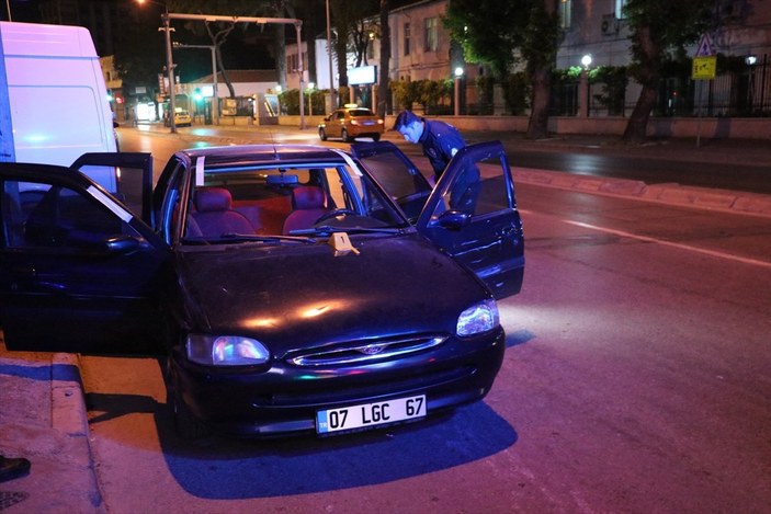 İzmir'de gaspçılar silahla bir kişiyi yaraladı