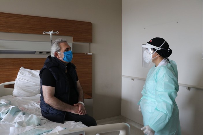 Adana'da iki hasta koronavirüsü yendi