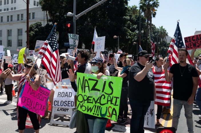 ABD’de binlerce kişiden ‘evde kal’ karşıtı protesto