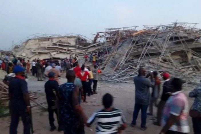 Nijerya'da 8 katlı bina çöktü: 15 ölü