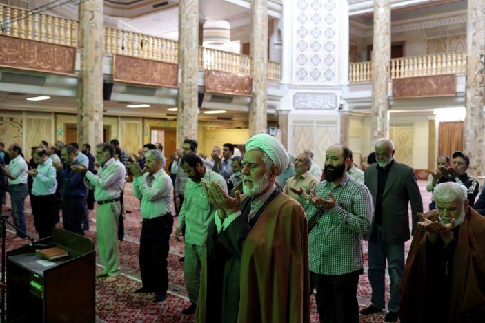 İran'da beyaz bölgelerdeki camiler ibadete açılıyor
