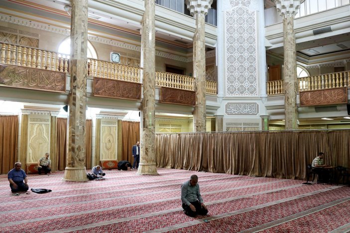 İran'da beyaz bölgelerdeki camiler ibadete açılıyor