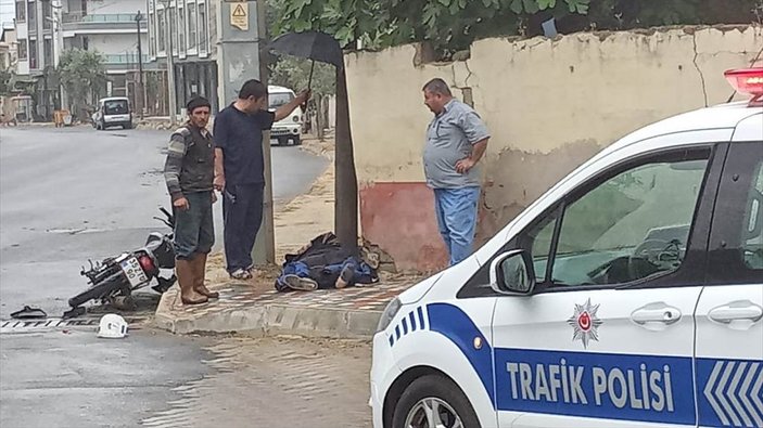 İzmir'de kamyonla motosiklet çarpıştı: 1 ölü
