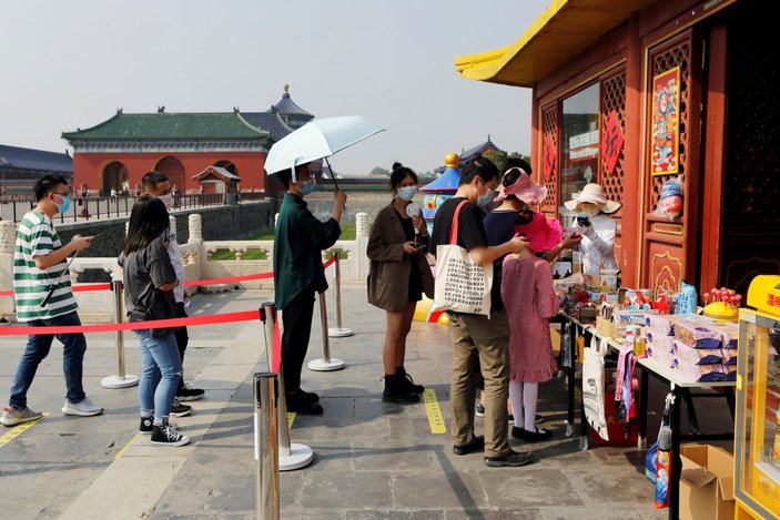 Çinliler karantina sonrası tatile çıktı