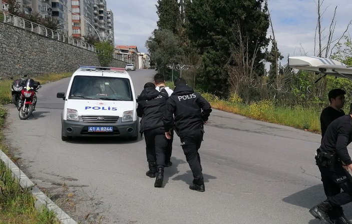 Kimlik soran polisi yumruklayan 2 kişi gözaltına alındı