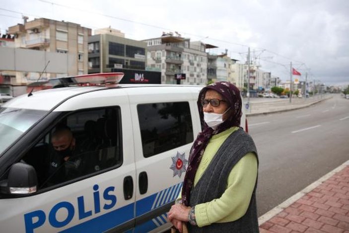 Antalya'da yasağa rağmen sokağa çıktı: Evden attılar