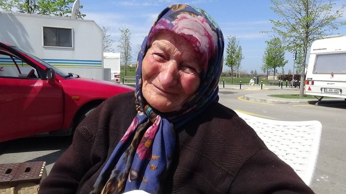 Maltepe'de engelli kadın ve oğlu arabada yaşıyor