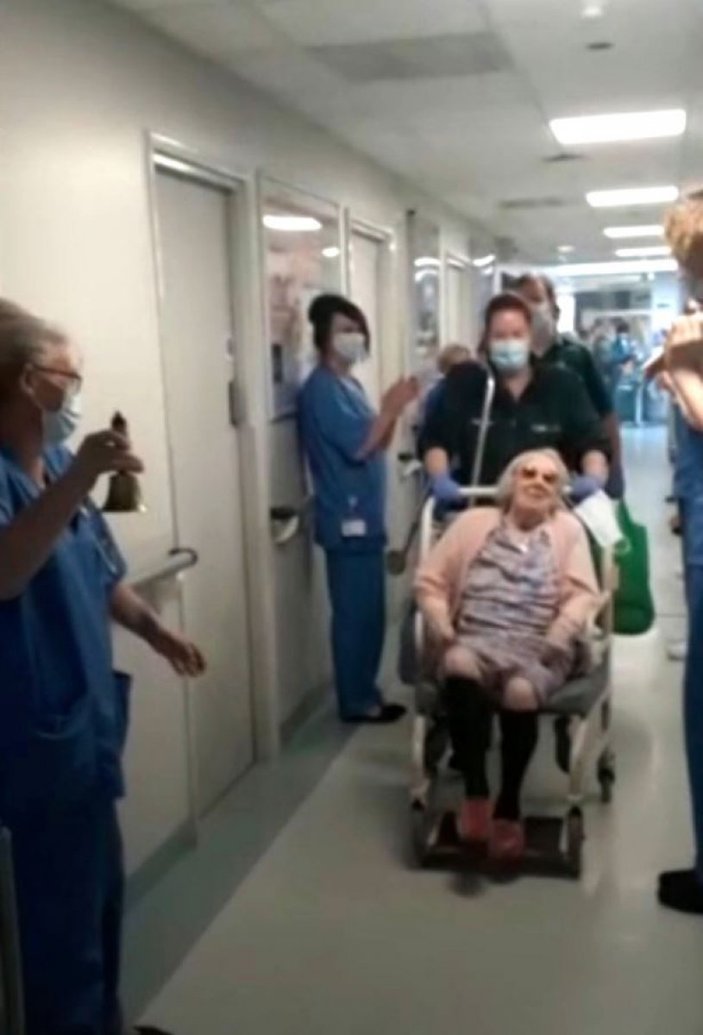 İngiltere'de 100 yaşındaki kadın koronavirüsü yendi
