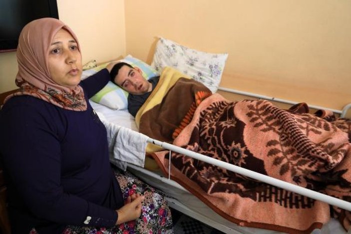 Antalya'da yatalak gencin 6 yıldır göz kapakları kapanmıyor