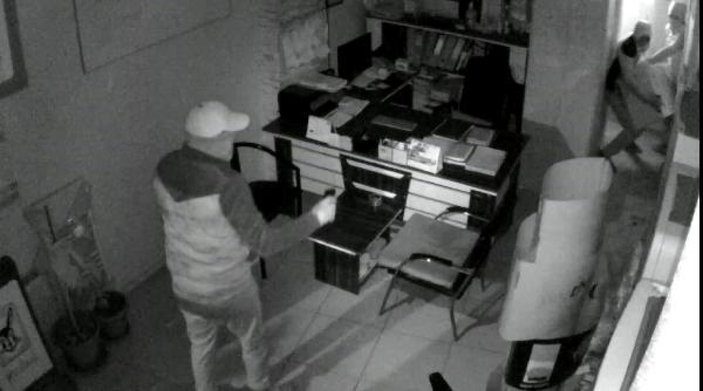 İstanbul'da kombi hırsızları kamerada
