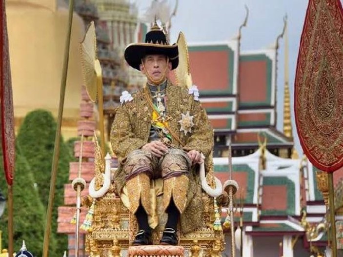 Tayland Kralı, 20 cariyesini orduya aldı