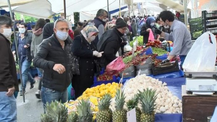 Sancaktepe'de semt pazarında yoğunluk