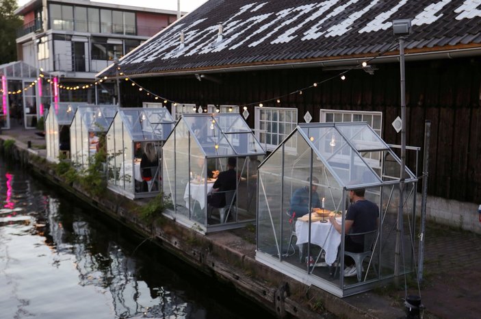 Hollanda'da restoranlara koronavirüs düzenlemesi