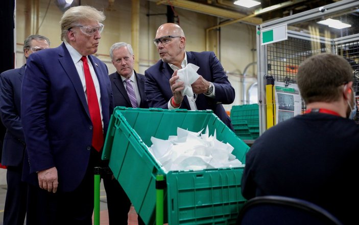 Trump, maske üretim tesisi ziyaretinde maske takmadı