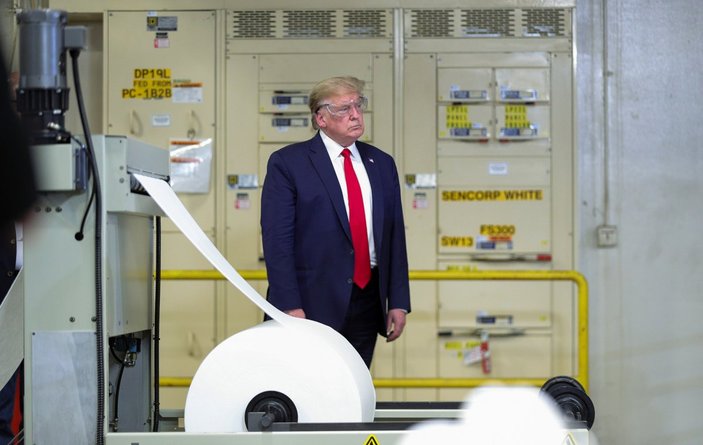 Trump, maske üretim tesisi ziyaretinde maske takmadı