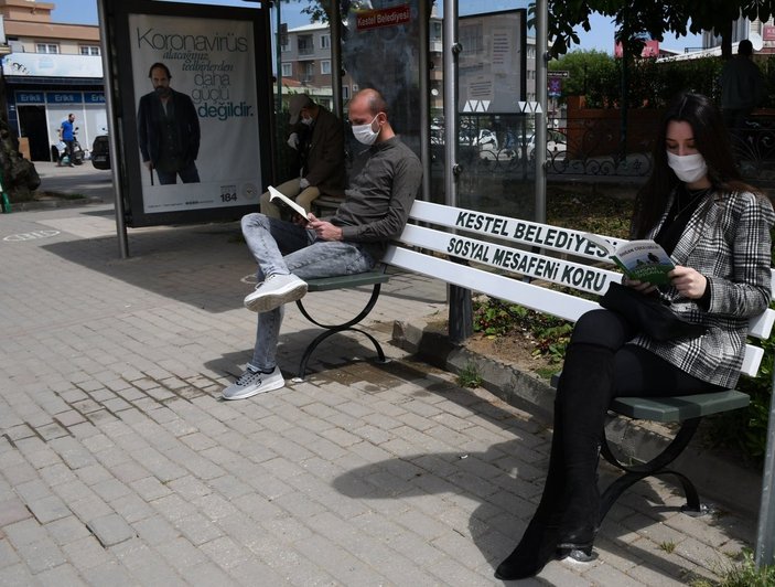 Bursa'da sosyal mesafeli bank büyük ilgi görüyor