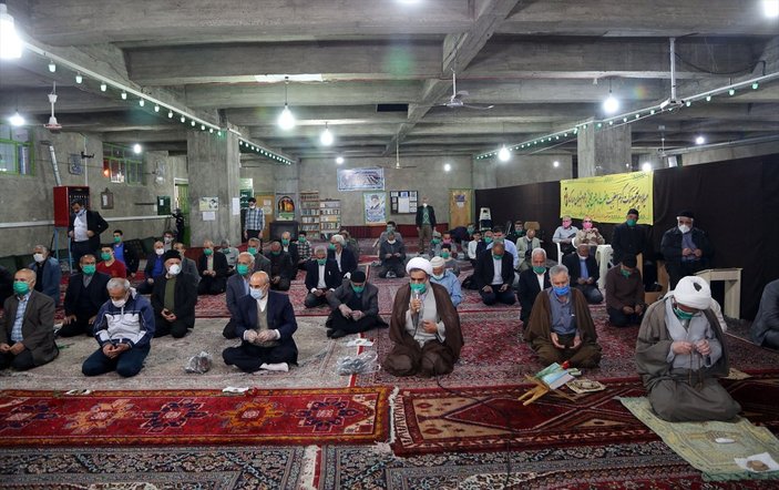 İran'da beyaz bölgelerdeki camiler ibadete açıldı