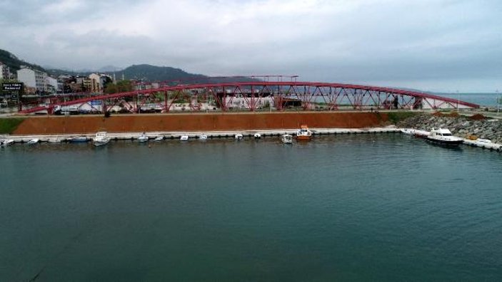 Trabzon'da ilginç yaya köprüsü