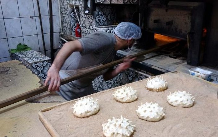 Van'da koronavirüs şeklinde ekmek üretildi
