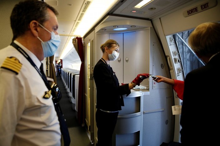 IATA: Uçaklarda orta koltukları boş bırakmaya gerek yok