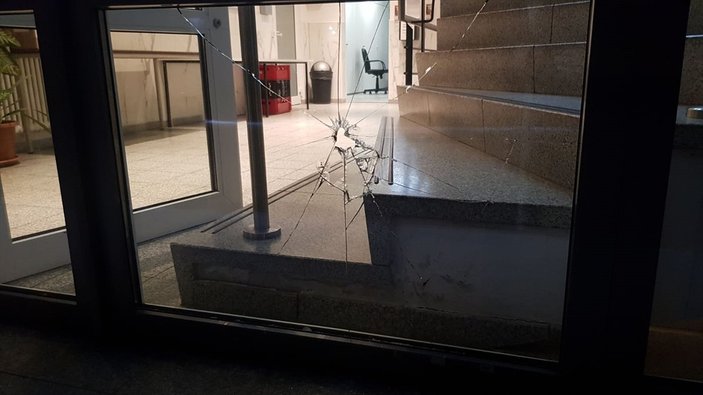 Almanya'da DİTİB'e bağlı camiye taşlı saldırı