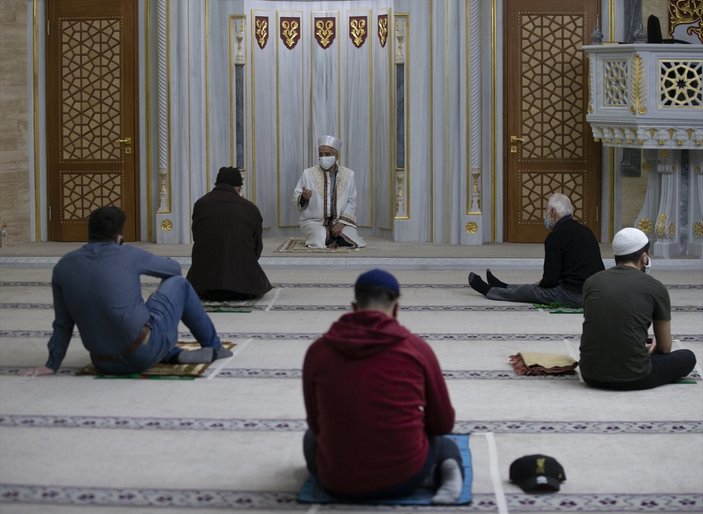 Almanya'da camiler yeniden ibadete açıldı