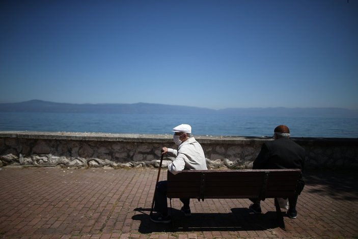 Bursa’da sahiller 65 yaş vatandaşlarla doldu taştı