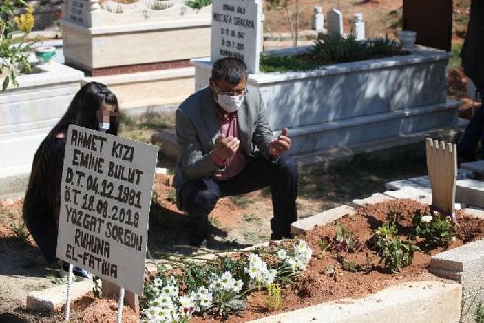 Emine Bulut'un kızı, annesinin mezarını ziyaret etti