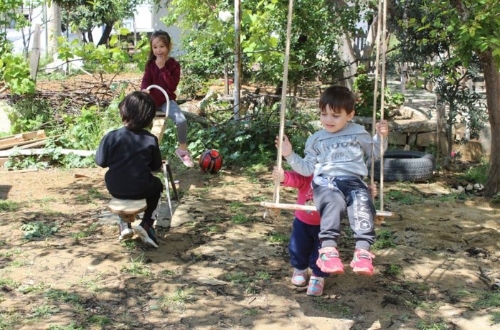 Çocukları istedi, babaları evin bahçesine park yaptı