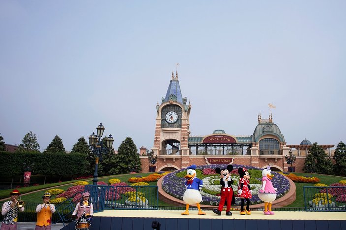 Şanghay Disneyland yeniden ziyarete açıldı