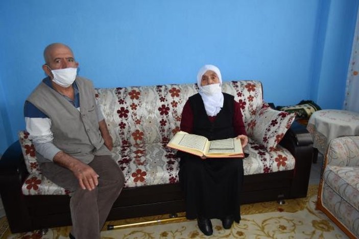İzmir'de yaşayan 106 yaşındaki Fadime Nine orucunu bırakmıyor