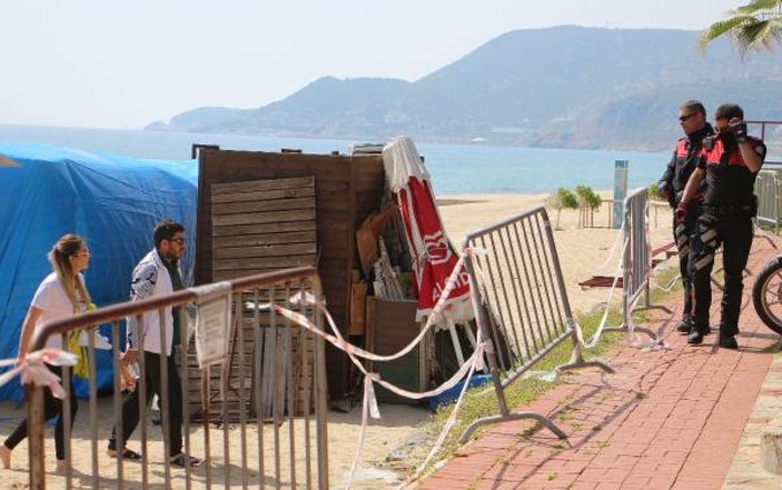 Alanya'da güneşlenen çift cezadan kurtulamadı