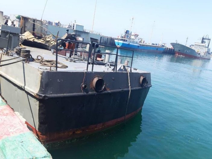 İran donanması tatbikatta kendi gemisini vurdu