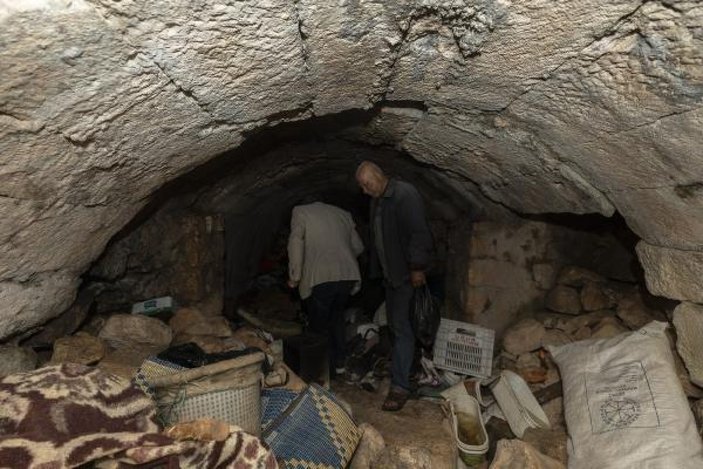 Mersin'de yaşlı adam 15 yıldır mağarada yaşıyor