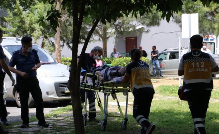 Antalya'da parkta bayılan adam hastaneye kaldırıldı