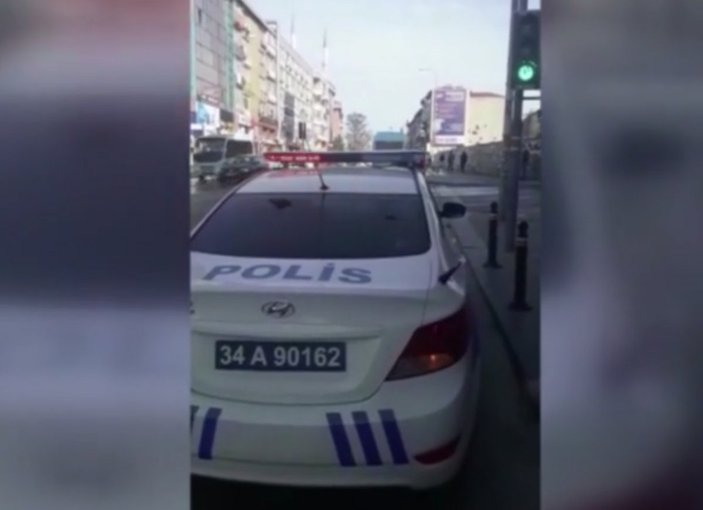İstanbul polisinden 'salgın tehlikesi geçmiş değil' uyarısı