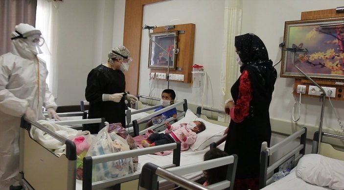 Şanlıurfa'da bebek ile 10 kişilik ailesi koronayı yendi