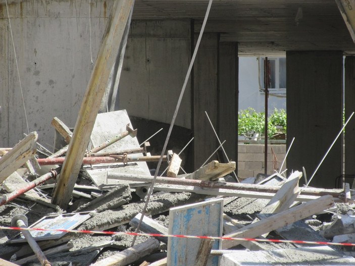 Afyonkarahisar'da inşaat çöktü: 2 yaralı