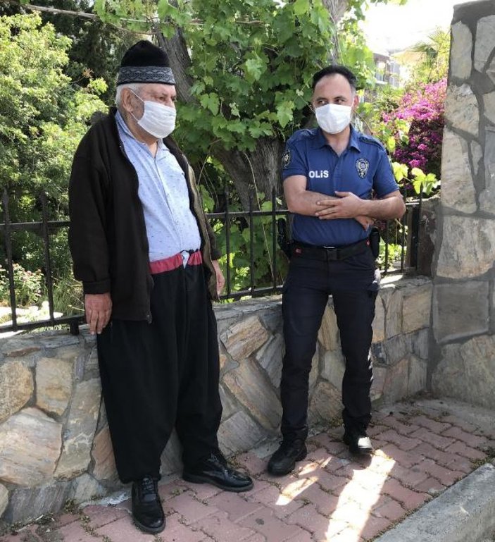 Antalya'da, 84 yaşındaki sürücü trafiği karıştırdı