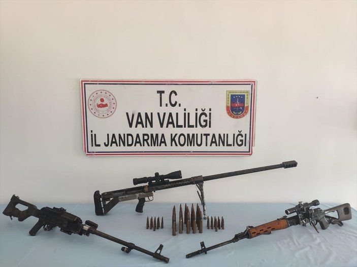 Van'da teröristlerin suikast silahları ele geçirildi