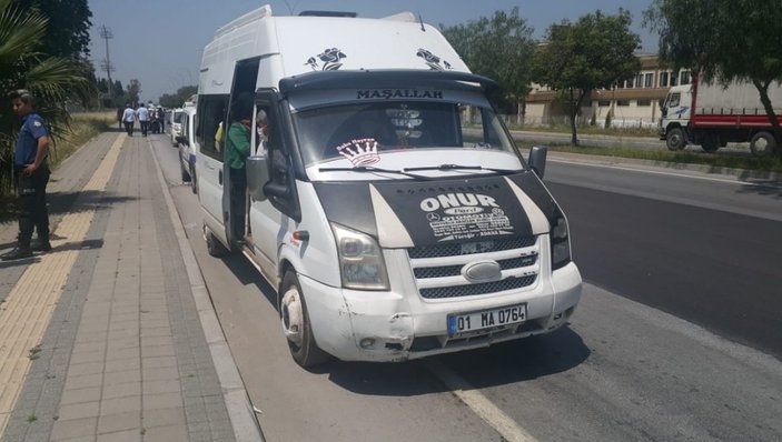 Adana'da 14 kişilik araçtan 35 kişi çıktı