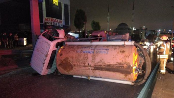 Başakşehir'de vidanjör yan yattı:1 yaralı