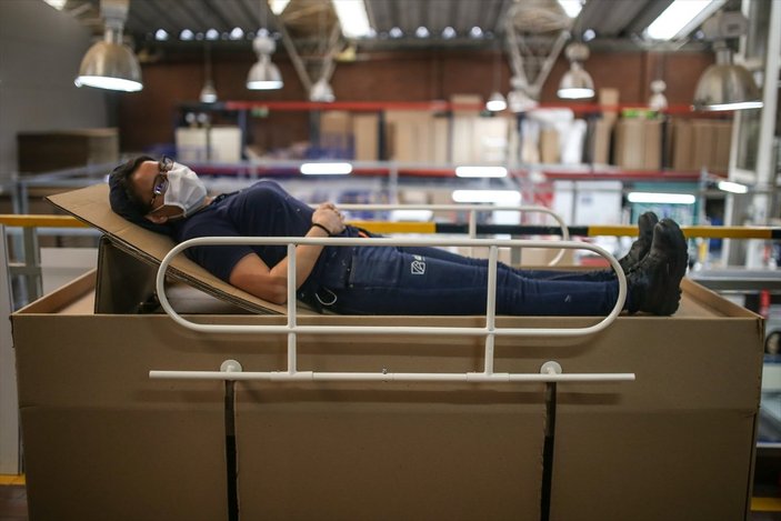 Kolombiya'da tabuta dönüşebilen hastane yatağı üretildi