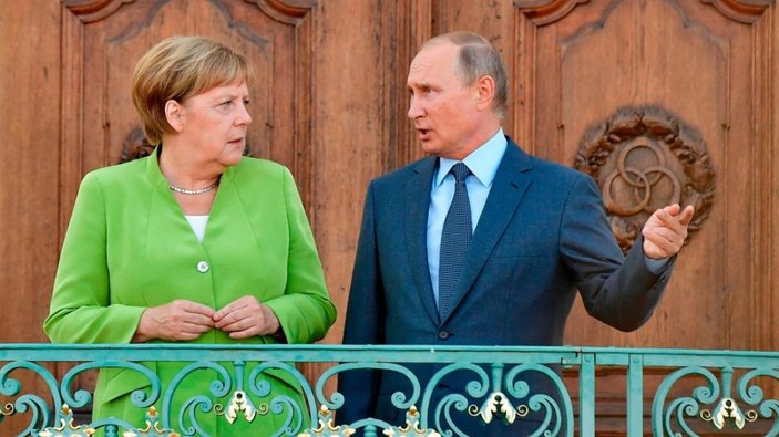 Merkel'den Rusya'ya siber saldırı suçlaması