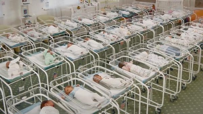 Ukrayna'da bebekler koronavirüs sebebiyle elde kaldı