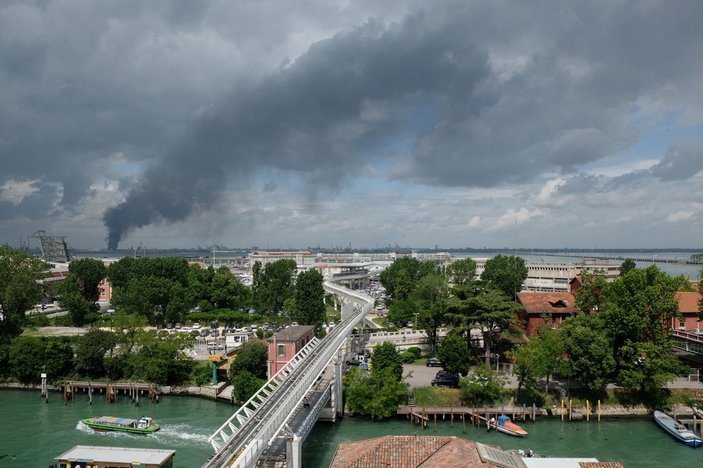 Venedik'te kimyasal fabrikada patlama